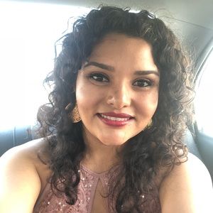 Meet your Posher, Claudia